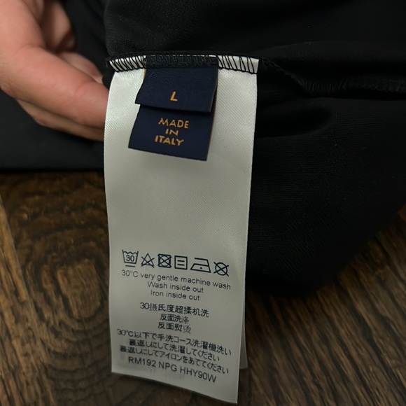 Authentic Louis Vuitton T-shirt - Picture 5 of 5